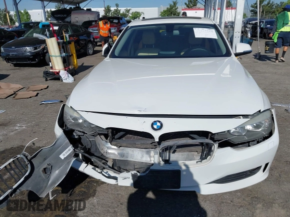 2013 BMW 3 Series 320i xDrive с VIN WBA3C3C55DF980712, выставлен на аукционе IAAI как лот 42317269 с пробегом 114 528 миль миль и . История ставок и продаж доступна на DreamBid. Изображение 13.