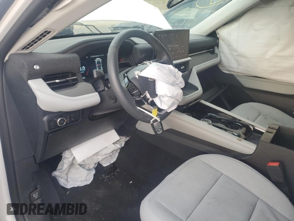 2025 Ford Explorer Platinum with VIN 1FMWK8HC5SGA65983, listed as a Copart auction lot 49856645 with 3,870 mi miles and Salvage title. Bid and sale history available at DreamBid. Image 7.