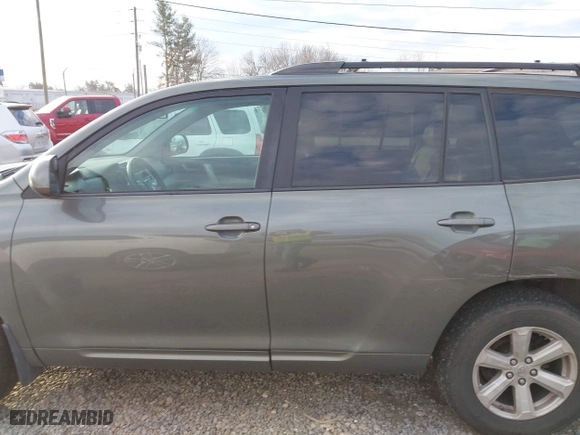 2010 Toyota Highlander SE with VIN 5TDJK3EH5AS031130, listed as a IAAI auction lot 41172229 with 186,511 mi miles. Bid and sale history available at carsss.com. Image 14.