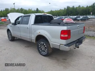 2006 Lincoln Mark LT z VIN 5LTPW185X6FJ07014, wystawiony jako IAAI lot #42267918 z przebiegiem 260 372 mil mil oraz . Historia ofert i sprzedaży dostępna na DreamBid. Obrazek 3.