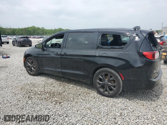 2020 Chrysler Pacifica Touring with VIN 2C4RC1FGXLR149096, listed as a Copart auction lot 53756505 with 220,515 mi miles and Salvage title. Bid and sale history available at DreamBid. Image 2.