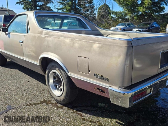 1983 GMC Caballero z VIN 1GTCW8092DR501014, wystawiony jako Copart lot #47653195 z przebiegiem 139 239 mil mil oraz Czysty tytuł • Clean title. Historia ofert i sprzedaży dostępna na DreamBid. Obrazek 3.