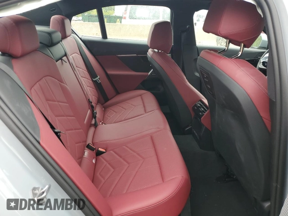 2024 BMW i5 eDrive40 z VIN WBY33FK03RCR20106, wystawiony jako Copart lot #68388554 z przebiegiem Nie podano mil oraz Szkody całkowita. Historia ofert i sprzedaży dostępna na DreamBid. Obrazek 10.