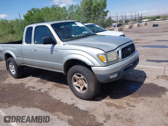 2001 Toyota Tacoma z VIN 5TEWN72N11Z845227, wystawiony jako IAAI lot #42397877 z przebiegiem 323 243 mil mil oraz . Historia ofert i sprzedaży dostępna na DreamBid. Obrazek 1.
