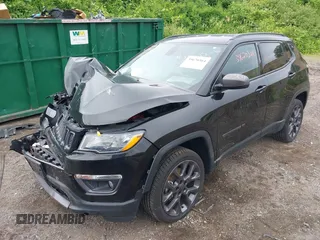 2021 Jeep Compass 80th Anniversary z VIN 3C4NJDEB5MT566331, wystawiony jako IAAI lot #39620364 z przebiegiem 48 826 mil mil oraz . Historia ofert i sprzedaży dostępna na DreamBid. Obrazek 17.