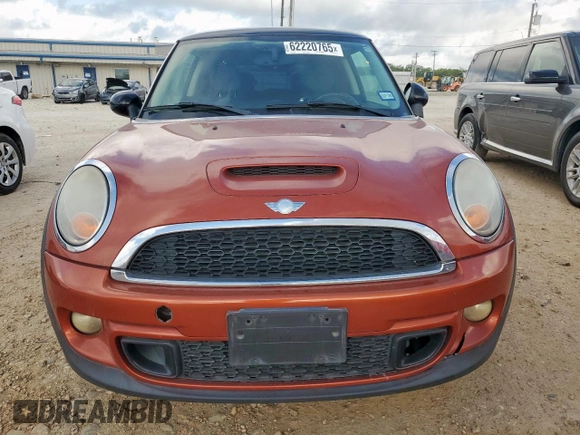 2013 MINI Hardtop S with VIN WMWSV3C55DT392526, listed as a Copart auction lot 62220765 with 152,585 mi miles and Clean title. Bid and sale history available at DreamBid. Image 5.