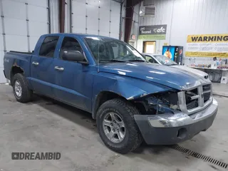 2005 Dodge Dakota SLT z VIN 1D7HW48N35S290793, wystawiony jako IAAI lot #40783821 z przebiegiem 187 688 mil mil oraz . Historia ofert i sprzedaży dostępna na DreamBid. Obrazek 1.