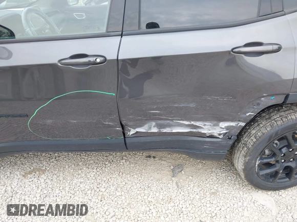 2022 Jeep Compass Latitude z VIN 3C4NJDBBXNT194359, wystawiony jako IAAI lot #42434355 z przebiegiem 45 090 mil mil oraz . Historia ofert i sprzedaży dostępna na DreamBid. Obrazek 18.