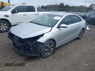 2019 Kia Forte LXS z VIN 3KPF24AD3KE041214, wystawiony jako IAAI lot #41893834 z przebiegiem 105 581 mil mil oraz . Historia ofert i sprzedaży dostępna na DreamBid. Obrazek 2.