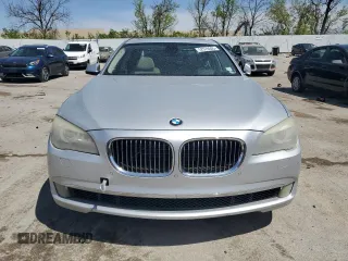 2012 BMW 7 Series 750Li xDrive z VIN WBAKC8C59CC437338, wystawiony jako Copart lot #52570505 z przebiegiem 152 146 mil mil oraz Tytuł czysty. Historia ofert i sprzedaży dostępna na DreamBid. Obrazek 5.