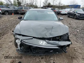 2024 Hyundai Elantra SEL z VIN KMHLM4DG9RU847309, wystawiony jako Copart lot #52327745 z przebiegiem 3 768 mil mil oraz Szkoda całkowita • Salvage title. Historia ofert i sprzedaży dostępna na DreamBid. Obrazek 5.