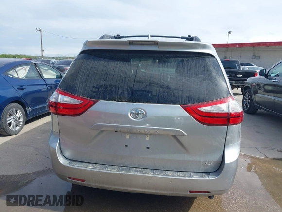 2019 Toyota Sienna XLE Auto Access Seat with VIN 5TDYZ3DC5KS977360, listed as a IAAI auction lot 41911897 with 71,200 mi miles. Bid and sale history available at carsss.com. Image 17.