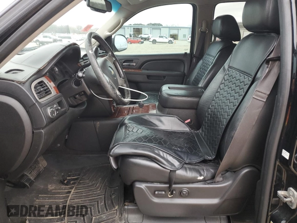2014 Chevrolet Tahoe LTZ z VIN 1GNSCCE04ER156563, wystawiony jako Copart lot #44647735 z przebiegiem 135 849 mil mil oraz Czysty tytuł • Clean title. Historia ofert i sprzedaży dostępna na DreamBid. Obrazek 7.