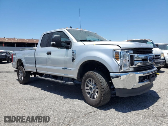 2019 Ford F-350 XL with VIN 1FT8X3BT0KEE13291, listed as a Copart auction lot 62368685 with 114,389 mi miles and Salvage title. Bid and sale history available at DreamBid. Image 4.