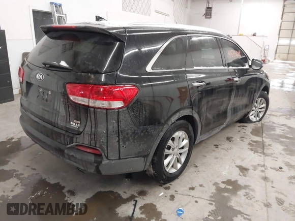 2018 Kia Sorento LX with VIN 5XYPG4A32JG383316, listed as a IAAI auction lot 41578609 with 1 mi miles. Bid and sale history available at carsss.com. Image 4.