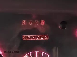 1999 Pontiac Bonneville SE z VIN 1G2HX52K2XH219410, wystawiony jako IAAI lot #41755411 z przebiegiem 187 752 mil mil oraz . Historia ofert i sprzedaży dostępna na DreamBid. Obrazek 7.