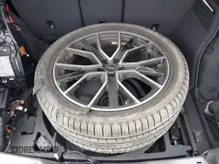 2025 Audi SQ5 Premium Plus z VIN WA1B4AFY6S2052377, wystawiony jako IAAI lot #41971801 z przebiegiem 108 mil mil oraz . Historia ofert i sprzedaży dostępna na DreamBid. Obrazek 12.