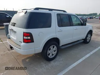 2010 Ford Explorer XLT z VIN 1FMEU7DE4AUA62936, wystawiony jako IAAI lot #42492895 z przebiegiem 255 334 mil mil oraz . Historia ofert i sprzedaży dostępna na DreamBid. Obrazek 4.