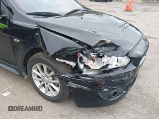2015 Mitsubishi Lancer ES z VIN JA32U2FU9FU002350, wystawiony jako IAAI lot #40054160 z przebiegiem 120 980 mil mil oraz . Historia ofert i sprzedaży dostępna na DreamBid. Obrazek 6.