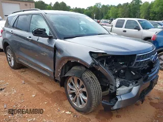 2022 Ford Explorer XLT z VIN 1FMSK8DH7NGA36408, wystawiony jako IAAI lot #42137591 z przebiegiem 42 618 mil mil oraz . Historia ofert i sprzedaży dostępna na DreamBid. Obrazek 1.