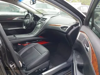 2016 Lincoln MKZ z VIN 3LN6L2G9XGR601231, wystawiony jako IAAI lot #42699222 z przebiegiem 107 081 mil mil oraz . Historia ofert i sprzedaży dostępna na DreamBid. Obrazek 5.