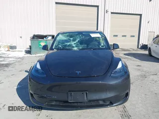 2025 Tesla Model Y Long Range with VIN 7SAYGDED0SF256230, listed as a IAAI auction lot 41356520 with 262 mi miles and . Bid and sale history available at DreamBid. Image 12.
