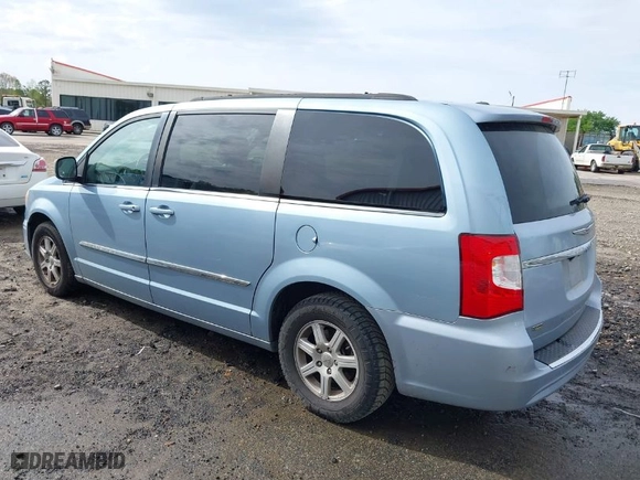 2013 Chrysler Town & Country Touring with VIN 2C4RC1BG7DR525986, listed as a IAAI auction lot 41920947 with 134,999 mi miles. Bid and sale history available at carsss.com. Image 3.