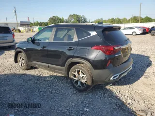 2023 Kia Seltos EX z VIN KNDERCAA8P7376662, wystawiony jako Copart lot #53665115 z przebiegiem 49 481 mil mil oraz Szkoda całkowita • Salvage title. Historia ofert i sprzedaży dostępna na DreamBid. Obrazek 2.