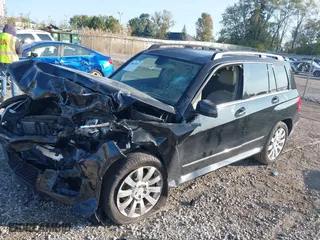 2010 Mercedes-Benz GLK-Class GLK 350 with VIN WDCGG8HB0AF462386, listed as a IAAI auction lot 40635893 with 81,839 mi miles. Bid and sale history available at carsss.com. Image 17.