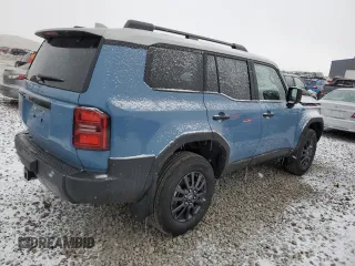 2025 Toyota Land Cruiser 1958 Edition z VIN JTEABFAJ3SK028208, wystawiony jako Copart lot #44599365 z przebiegiem 1 873 mil mil oraz Szkoda całkowita • Salvage title. Historia ofert i sprzedaży dostępna na DreamBid. Obrazek 3.