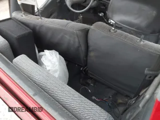 1993 Toyota Pickup DLX z VIN JT4RN93P3P5078629, wystawiony jako IAAI lot #41497529 z przebiegiem 303 435 mil mil oraz . Historia ofert i sprzedaży dostępna na DreamBid. Obrazek 8.