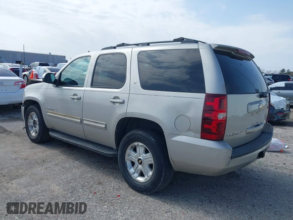 2009 Chevrolet Tahoe 2LT z VIN 1GNEC23379R258434, wystawiony jako IAAI lot #41558672 z przebiegiem 133 646 mil mil oraz . Historia ofert i sprzedaży dostępna na DreamBid. Obrazek 3.