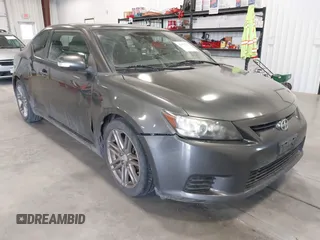 2011 Scion tC z VIN JTKJF5C79B3008777, wystawiony jako IAAI lot #41872563 z przebiegiem 149 715 mil mil oraz . Historia ofert i sprzedaży dostępna na DreamBid. Obrazek 1.