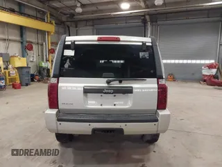 2008 Jeep Commander Sport z VIN 1J8HG48K58C218806, wystawiony jako IAAI lot #41908866 z przebiegiem 188 021 mil mil oraz . Historia ofert i sprzedaży dostępna na DreamBid. Obrazek 17.