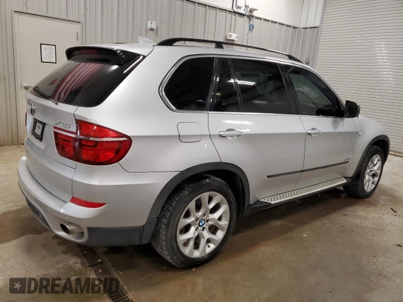 2013 BMW X5 xDrive35i z VIN 5UXZV4C5XD0B23352, wystawiony jako Copart lot #57481655 z przebiegiem 126 891 mil mil oraz Szkody całkowita. Historia ofert i sprzedaży dostępna na DreamBid. Obrazek 3.