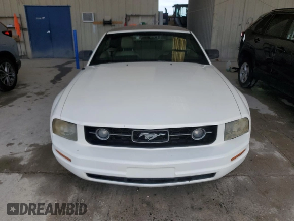 2008 Ford Mustang Deluxe с VIN 1ZVHT84N285127603, выставлен на аукционе Copart как лот 61134925 с пробегом Не указан миль и Чистый • Clean title. История ставок и продаж доступна на DreamBid. Изображение 5.