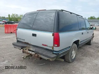 1994 GMC Suburban z VIN 1GKEC16K2RJ750376, wystawiony jako IAAI lot #42278734 z przebiegiem 185 403 mil mil oraz . Historia ofert i sprzedaży dostępna na DreamBid. Obrazek 4.