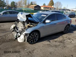 2017 Volvo S60 Dynamic z VIN YV140MTL5H2433497, wystawiony jako Copart lot #54006105 z przebiegiem 71 520 mil mil oraz Szkody całkowita. Historia ofert i sprzedaży dostępna na DreamBid. Obrazek 1.
