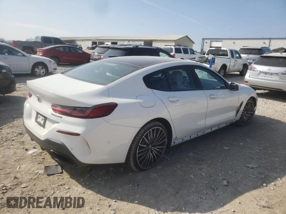 2022 BMW 8 Series M850i z VIN WBAGV8C03NCH10560, wystawiony jako Copart lot #44026465 z przebiegiem 21 292 mil mil oraz Szkoda całkowita • Salvage title. Historia ofert i sprzedaży dostępna na DreamBid. Obrazek 3.