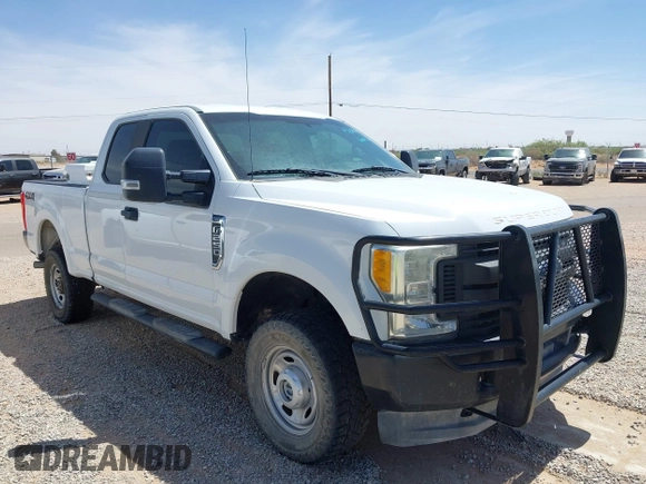 2017 Ford F-250 XLT z VIN 1FT7X2B67HEB14146, wystawiony jako IAAI lot #42256811 z przebiegiem 121 617 mil mil oraz . Historia ofert i sprzedaży dostępna na DreamBid. Obrazek 6.