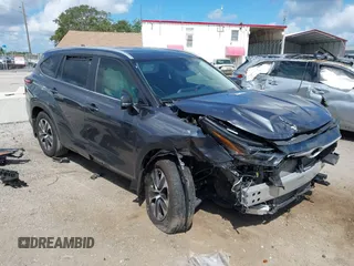 2024 Toyota Highlander LE z VIN 5TDKDRAH2RS528168, wystawiony jako IAAI lot #42265257 z przebiegiem 46 488 mil mil oraz . Historia ofert i sprzedaży dostępna na DreamBid. Obrazek 1.