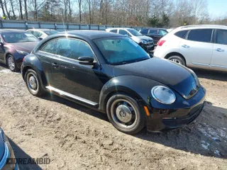 2012 Volkswagen Beetle 2.5L w/Sun/Sound/Nav PZEV with VIN 3VWHP7AT1CM652074, listed as a IAAI auction lot 41374829 with 1 mi miles. Bid and sale history available at carsss.com. Image 1.