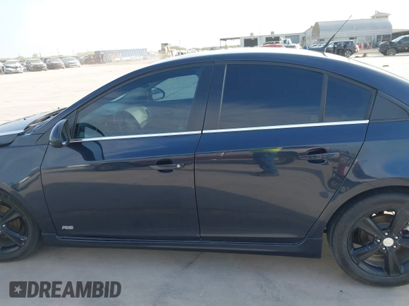 2014 Chevrolet Cruze 2LT z VIN 1G1PE5SB3E7255292, wystawiony jako IAAI lot #41851205 z przebiegiem 141 659 mil mil oraz . Historia ofert i sprzedaży dostępna na DreamBid. Obrazek 14.