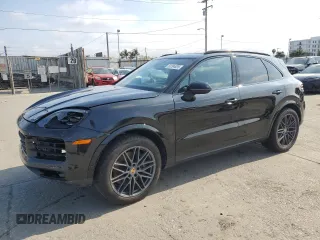 2024 Porsche Cayenne z VIN WP1AA2AY2RDA03634, wystawiony jako Copart lot #60294835 z przebiegiem 5 913 mil mil oraz Szkoda całkowita • Salvage title. Historia ofert i sprzedaży dostępna na DreamBid. Obrazek 1.
