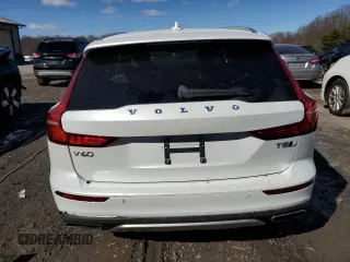 2021 Volvo V60 z VIN YV4102WK1M1074808, wystawiony jako Copart lot #42506854 z przebiegiem Nie podano mil oraz . Historia ofert i sprzedaży dostępna na DreamBid. Obrazek 6.