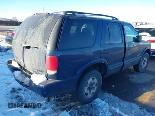 2002 Chevrolet Blazer LS z VIN 1GNDT13W82K183578, wystawiony jako IAAI lot #41349710 z przebiegiem Nie podano mil oraz . Historia ofert i sprzedaży dostępna na DreamBid. Obrazek 4.