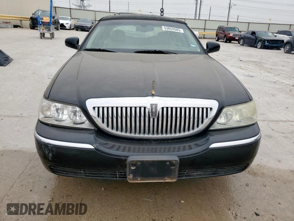 2004 Lincoln Town Car Ultimate z VIN 1LNHM83W14Y660640, wystawiony jako Copart lot #53652685 z przebiegiem 147 781 mil mil oraz Czysty tytuł • Clean title. Historia ofert i sprzedaży dostępna na DreamBid. Obrazek 5.