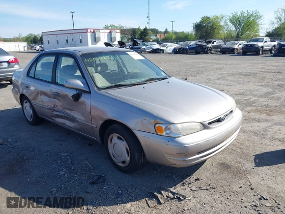 1998 Toyota Corolla VE z VIN 2T1BR18E9WC045442, wystawiony jako IAAI lot #42104201 z przebiegiem 243 256 mil mil oraz . Historia ofert i sprzedaży dostępna na DreamBid. Obrazek 1.