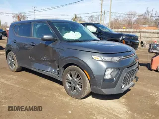 2021 Kia Soul EX with VIN KNDJ33AU7M7783748, listed as a IAAI auction lot 41843477 with 61,534 mi miles. Bid and sale history available at carsss.com. Image 1.