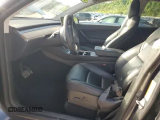 2022 Tesla Model Y Long Range z VIN 7SAYGDEE1NF430383, wystawiony jako Copart lot #56208825 z przebiegiem 60 612 mil mil oraz Szkoda całkowita • Salvage title. Historia ofert i sprzedaży dostępna na DreamBid. Obrazek 7.